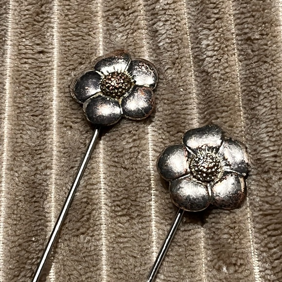 Pair of Vintage Forged Steel Flower Pins – Versatile for Hair, Hats or Clothing - Picture 3 of 17